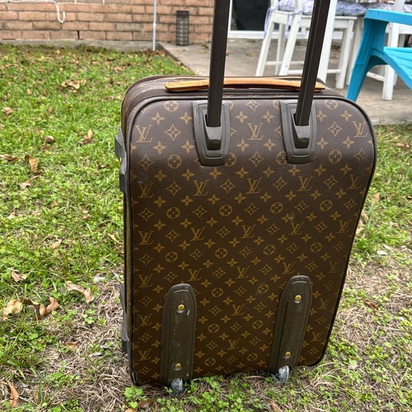 Louis Vuitton carry on bag - Picture 5 of 12